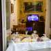 Perch il sottano non  certo una reggia. Parliamo di un'unica stanza originaria che i residenti hanno diviso, attraverso pareti provvisorie, in tre ambienti che ospitano cucina-soggiorno, bagno e camera da letto